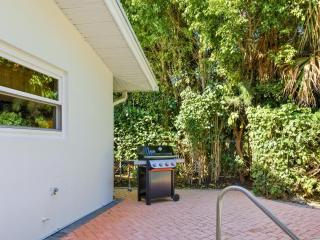 Walk to the Beach Pool, Sauna & BBQ - 5