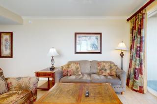 Lakefront condo near Disney with lake and city view, pool, hot tub, AC & WiFi - 7