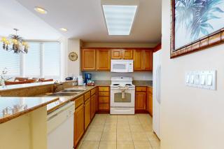 Lakefront condo near Disney with lake and city view, pool, hot tub, AC & WiFi - 4