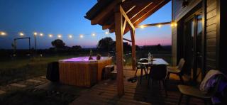 Osada Miłojeż - całoroczne Domy Premium w Borach Tucholskich, Jacuzzi pod gwiazdami - 7