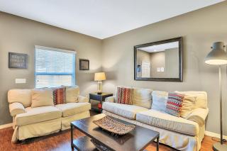 Luxurious Townhome W/ Free WiFi, Themed Kids Room & Shared Resort-Style Pool - 4