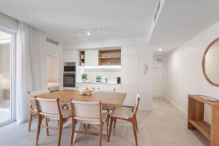Modern Opulence in the heart of Hastings St - 3