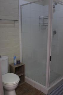 Cozy and Central Bachelor Flat - 2