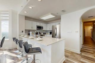 Luxury waterfront condo with panoramic views, wifi & close to downtown Disney - 5
