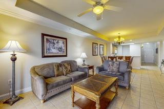 Ideal lakefront escape with lake view, AC, WiFi, pool & hot tub near attractions - 5