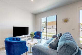 Newly built townhome, private W/D, Free WiFi, Central AC and Full kitchen - 8