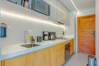 GB144 Lindo Apto com 3 suítes, Cond. Pé na Areia - 1