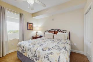 Lake-view 3rd-floor condo with hot tub, pools, balcony, shuttle service, & gyms - 3