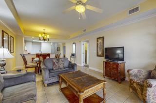 Ideal lakefront escape with lake view, AC, WiFi, pool & hot tub near attractions - 4