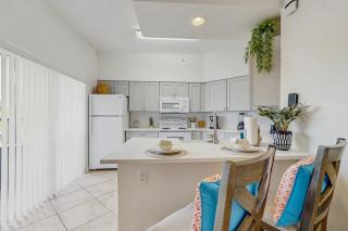 Dog-Friendly Condo with Gym, WiFi, Balcony - Close to Theme Parks - 1