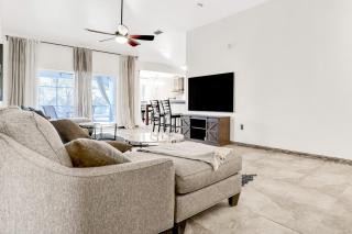 Peaceful home with an enclosed patio, pool, grill, washer/dryer, & AC - 8