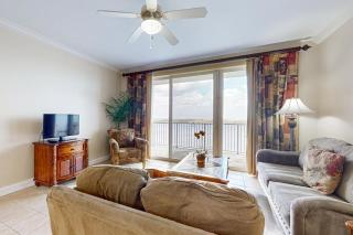 Inviting lakefront condo near attractions with lake view, AC, pool & hot tub - 4