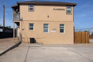 Flowers Apt 5 Min Walk to Downtown - Free Parking - 7