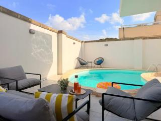 Private Pool Escape - Stylish Island Villa - 0