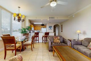 Lakefront condo with stunning lake views, AC, pool & hot tub near attractions - 7