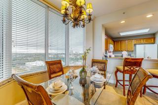 Lakefront retreat with AC, kitchen, pool, hot tub & gym near top attractions - 2