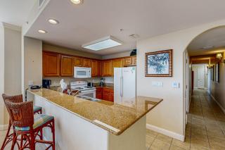 Dog-friendly lakefront condo w/WiFi, W/D, AC, resort amenities, near attractions - 4