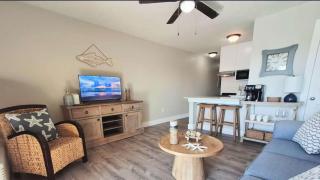 Waterfront 1-Bedroom Condo in Panama City - 3