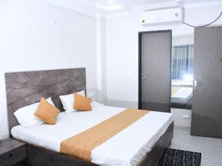 Madhav Guest House by Kashi Traveller Near Kaal bhairav and Kashi Vishwanath Temple - 0