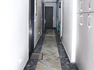 Madhav Guest House by Kashi Traveller Near Kaal bhairav and Kashi Vishwanath Temple - 1