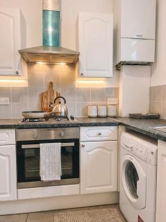 Cosy Double Room1- 2 mins to Tooting Bec Station - 1