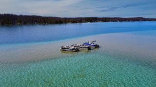 Peaceful 4-bed getaway across from Clam Lake - 9