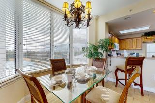 Lakefront condo with stunning lake views, AC, pool & hot tub near attractions - 1