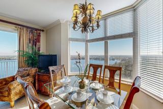 Dog-friendly lakefront condo w/WiFi, W/D, AC, resort amenities, near attractions - 5