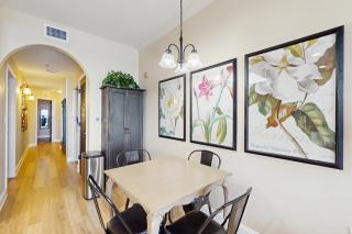 Luxury lakefront condo with balcony, jetted tub, heated pool & resort amenities - 4