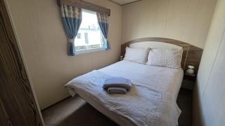 3BR Family Caravan Steps Away From Beach With Free WiFI, Smart TV & Fishing Lake, Arcades - 4