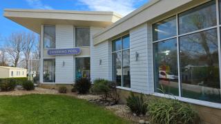 3BR Family Caravan Steps Away From Beach With Free WiFI, Smart TV & Fishing Lake, Arcades - 2