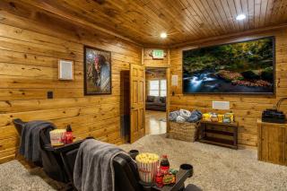 Mountain Charm- Hot Tub, Game Room, Theater Room, free Attraction Tickets!!! - 5