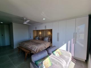 Lagoon Shoreline 2 Bedroom Apartment - 8