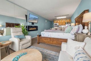 Stunning Beachfront Suite - Sleeps 6 - Second Floor - Pool and Sauna - 1