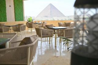 Pyramids Giza inn - 4