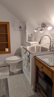 SEASHORE with ocean view, shared laundry, street parking - 9