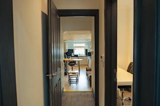 Stylish 3 Bed Flat, Near City - 1