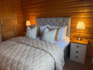 Meadowbrook Lodges - up to 20 guests - 6