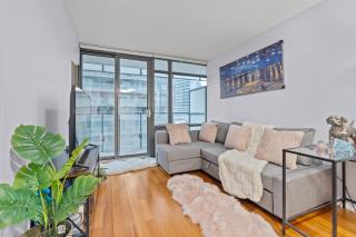 Stylish 2BR Downtown Sanctuary - Free Parking - 5