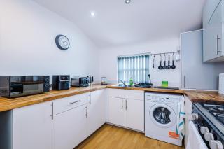 Spacious Liverpool Stay 6 Bedrooms - 6