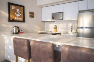 Luxury Condo 1BR Kitchen AC Gym Pool Cine 100MB - 8