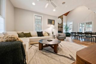Luxury Modern 2 King Suites-Hot Tub-Hike-Sleeps 12 - 8