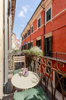 Domus 2 Mori- Appartamento 120 m2 con Affreschi - Centro Storico - Due bagni - 6