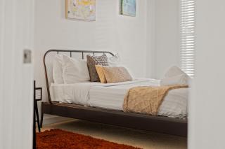 3 BR House with Parking, Wi-Fi and Washer-Dryer - 2