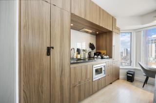 Elegant one Bedroom in Torontos Premier Luxury District - 4