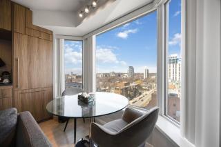 Elegant one Bedroom in Torontos Premier Luxury District - 8