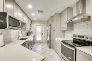 3 Mi to Sun Splash Waterpark! Family Haven with Pool - 6