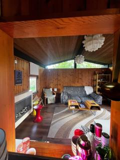 Lush 1970s Scandi-inspired Welsh woodland cabin - 7