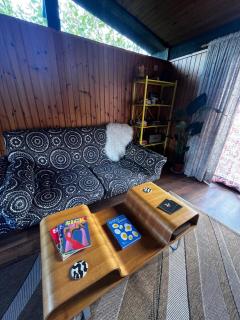 Lush 1970s Scandi-inspired Welsh woodland cabin - 5