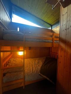 Lush 1970s Scandi-inspired Welsh woodland cabin - 4